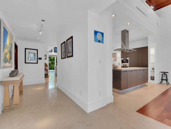 Luxury Coastal Retreat in Naples - Your Perfect Getaway
